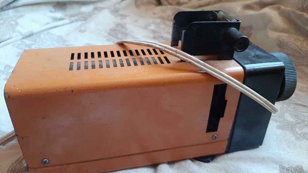 Продавам прожекционен апарат