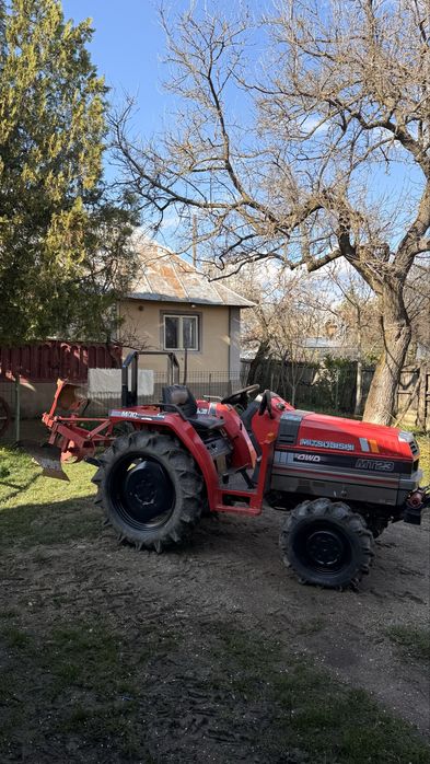 Vand tractor japonez 23 CP