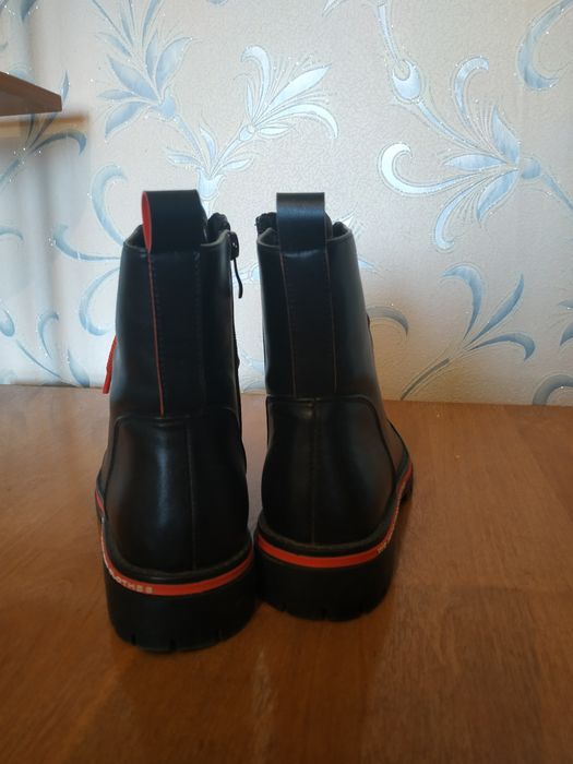 Стильные полуботинки! Демисезонные.  Размер 37.