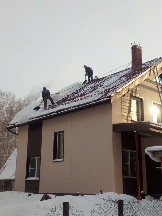 Чистка снега крыш