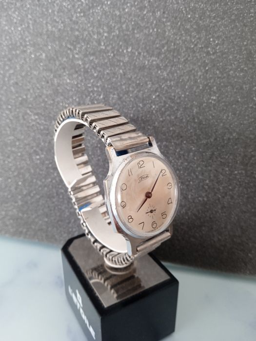 Руски ръчен мъжки механичен часовник ЗИМ