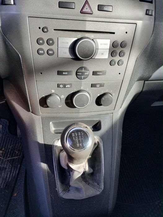 Vând sau schimb Opel zafira