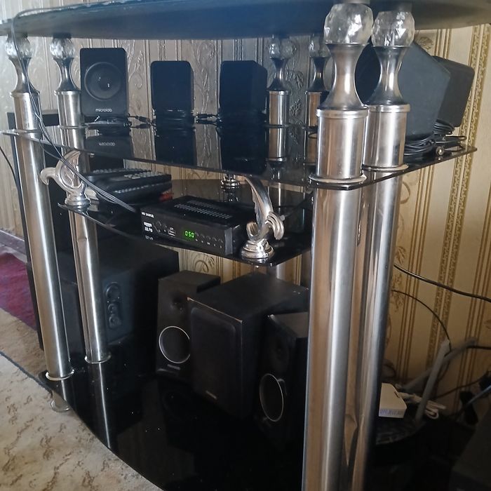 Продаётся стол стеклянный