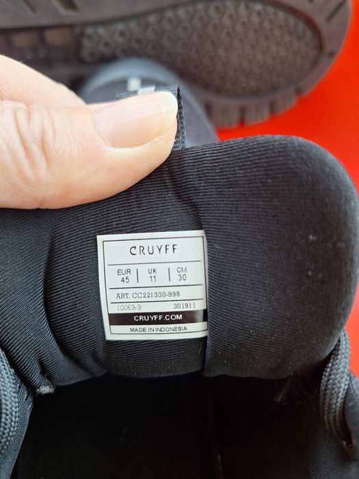 Нови маратонки  CRUYFF