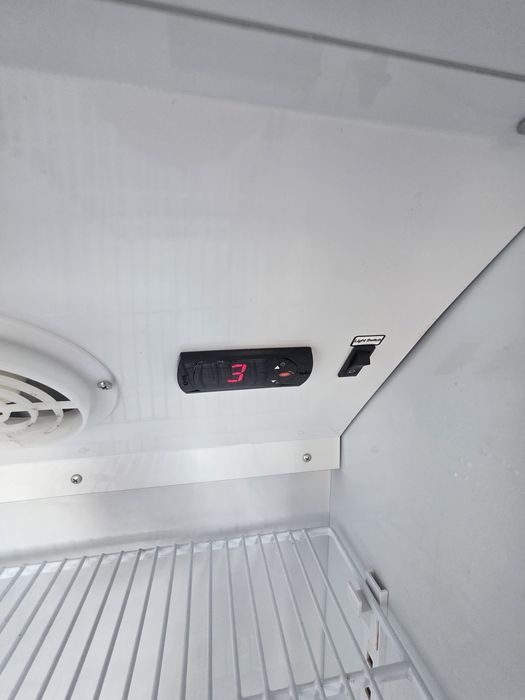 Немска хладилна витрина с лед осветление