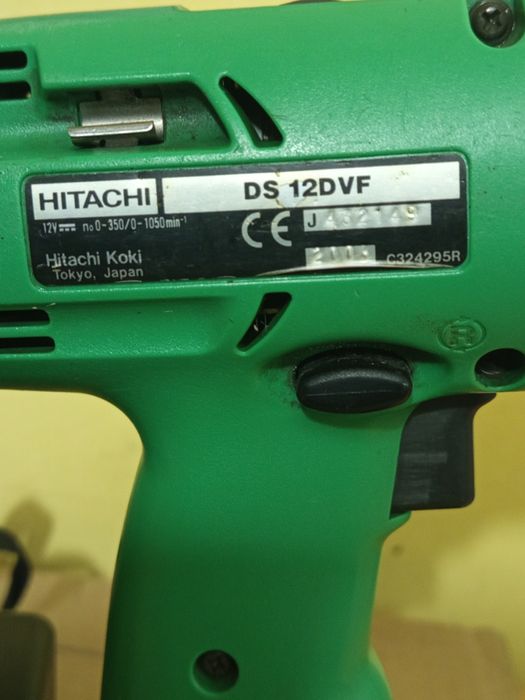 Винтоверт+прожектор+батерии  комплект HITACHI