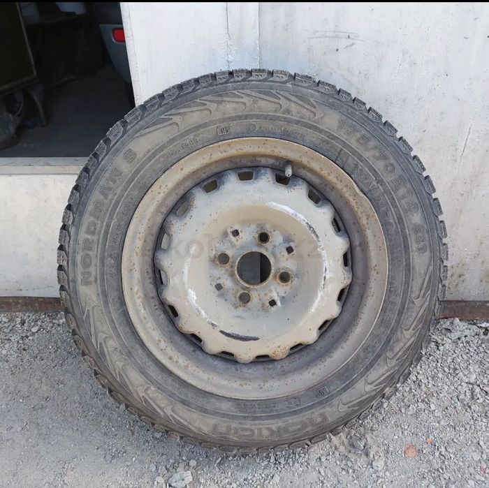 Продам зимние шины на дисках 175/70 R14