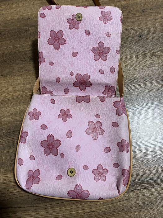 Чанта Louis Vuitton на цветя