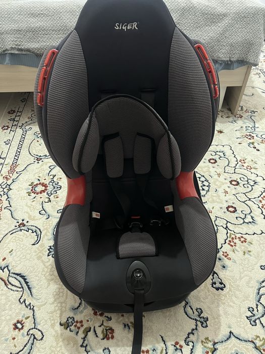 Продам кроватку ,комод, автокресло