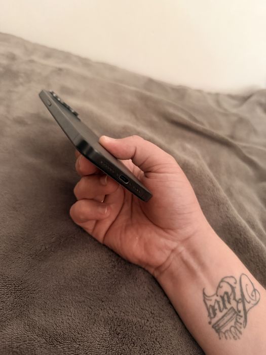 Обменяю 15 Pro Max 256gb идеал