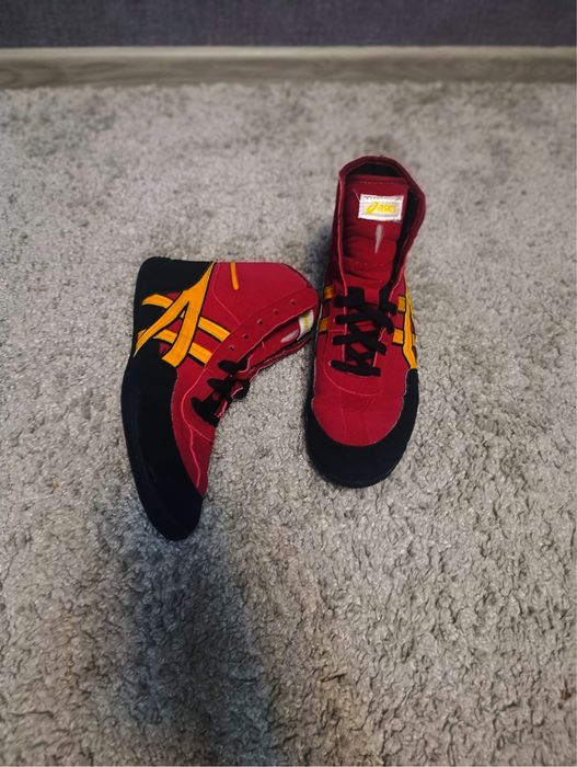 Продаю борцовки Asics Tiger