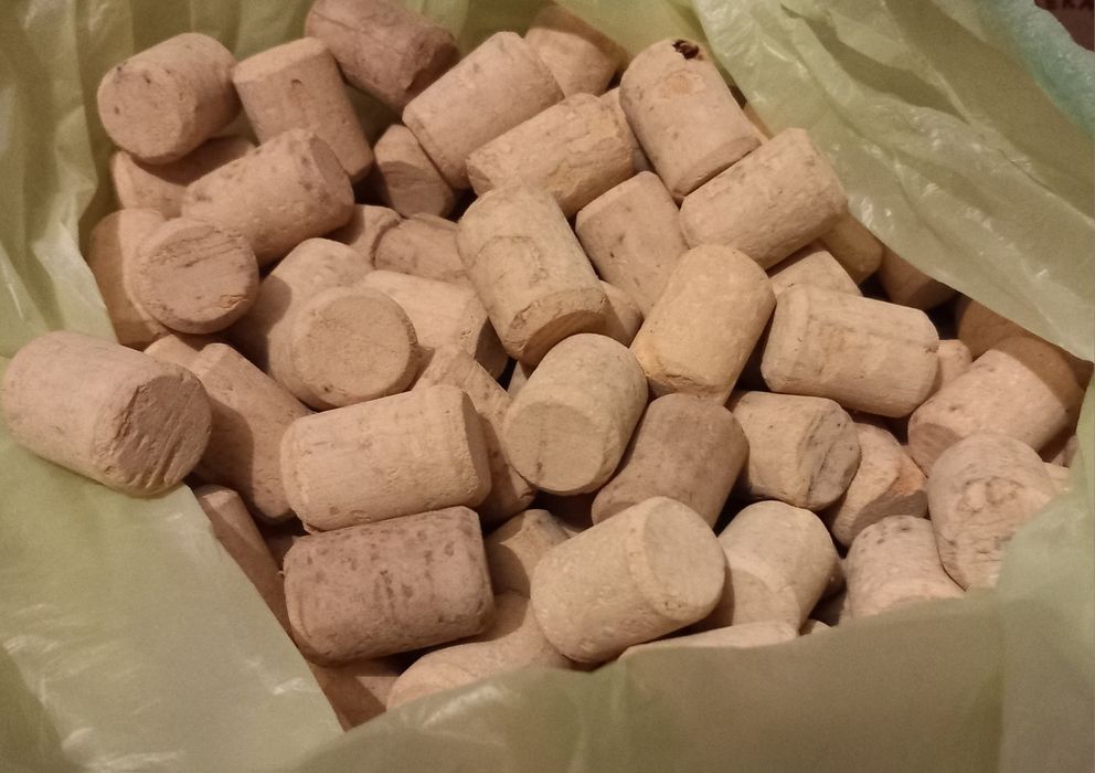 НОВИ Коркови тапи, неизползвани, около 1500 бр