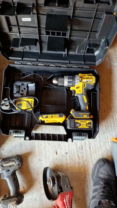 Vând truse de milwaukee  și dewalt