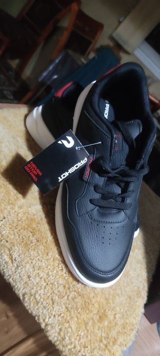 Продаем кроссовки, лоферы , борцовки высокие демесизонные