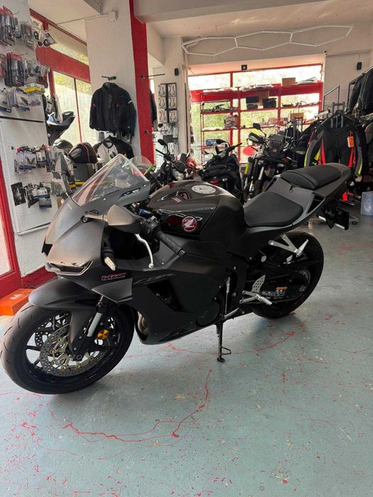 Honda CBR600RR 2025 -GARANTIE-