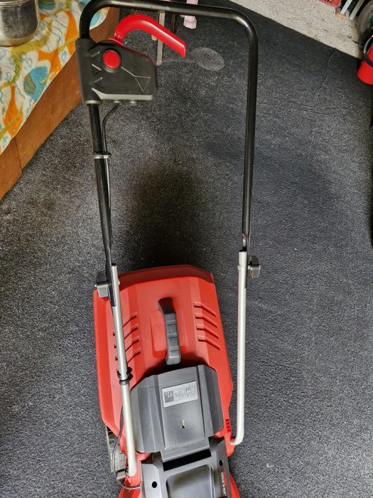 Mașină de tăiat iarba