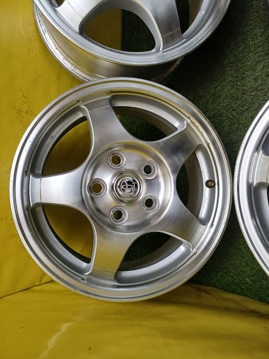 Диски R15 5x114.3 на Toyota.