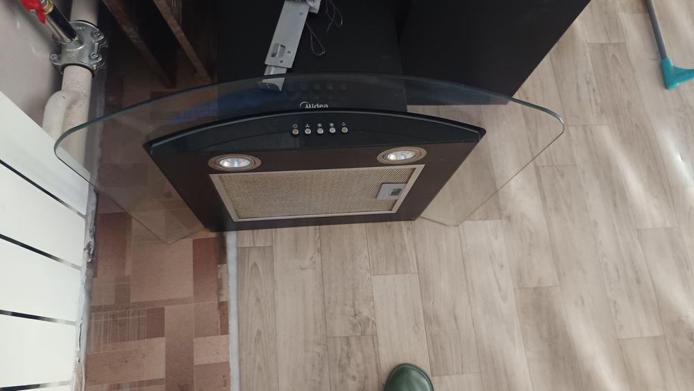 Продам вытяжку медея