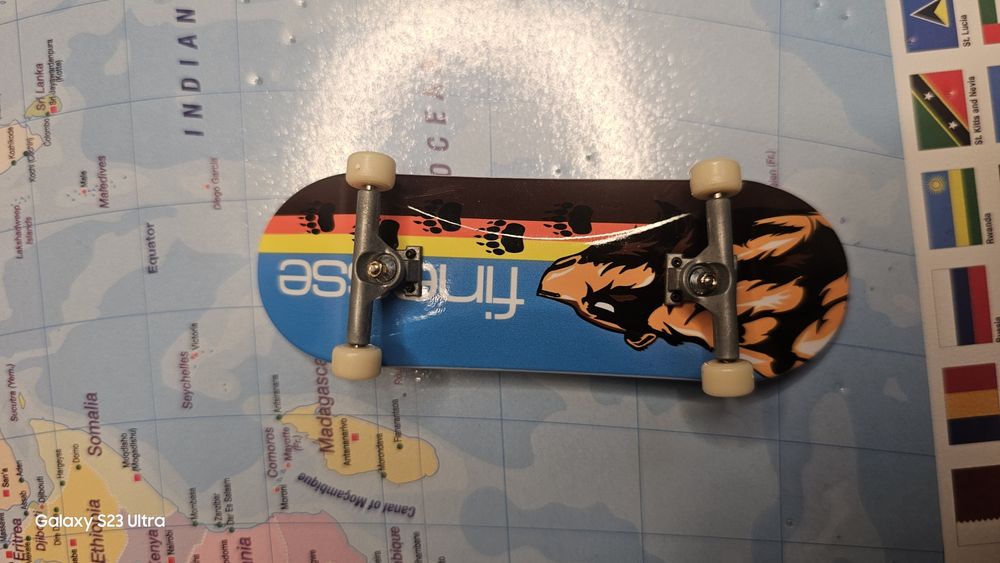 Vand mini skateboarduri de la tech deck