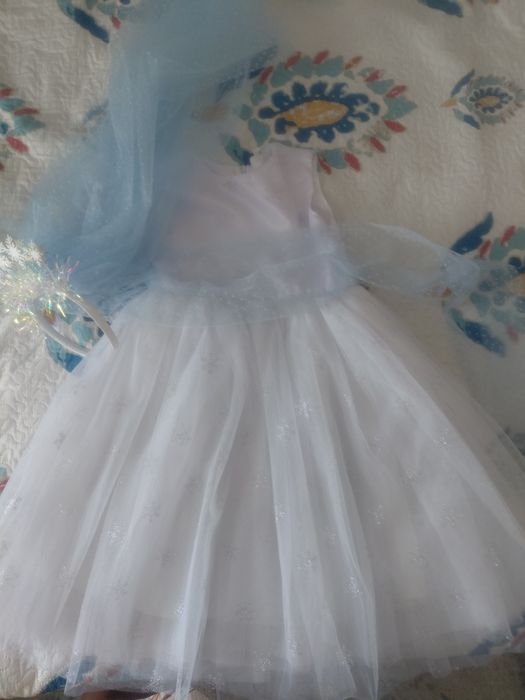 Продам платье на девочку 8-10 лет
