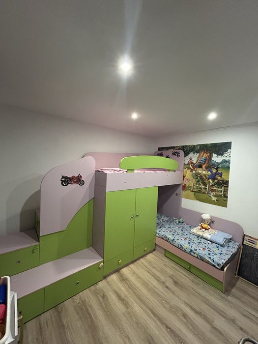 Pat supraetajat ,pat copii,(saltelele sunt noi )