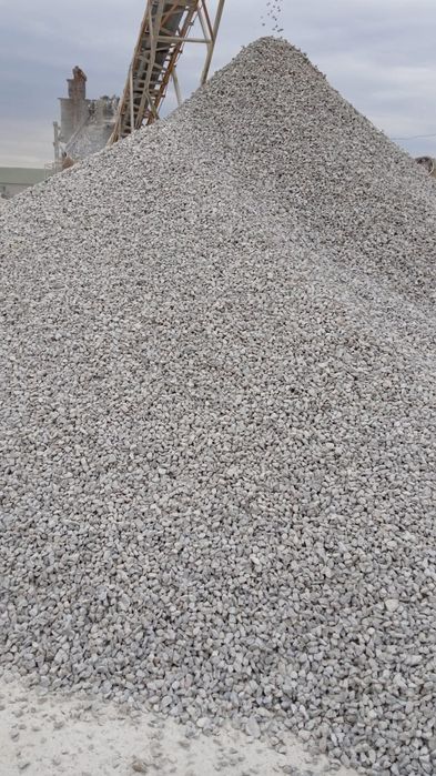 Доставка щебня. Щебень любой фракции. КамАЗ. Китаец. КамАЗ с прицепом.