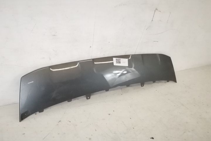 Орнамент централен праг спойлер предна броня Оригинален В добро състоя