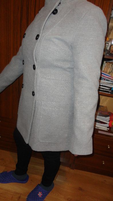 Страхотно сиво палто