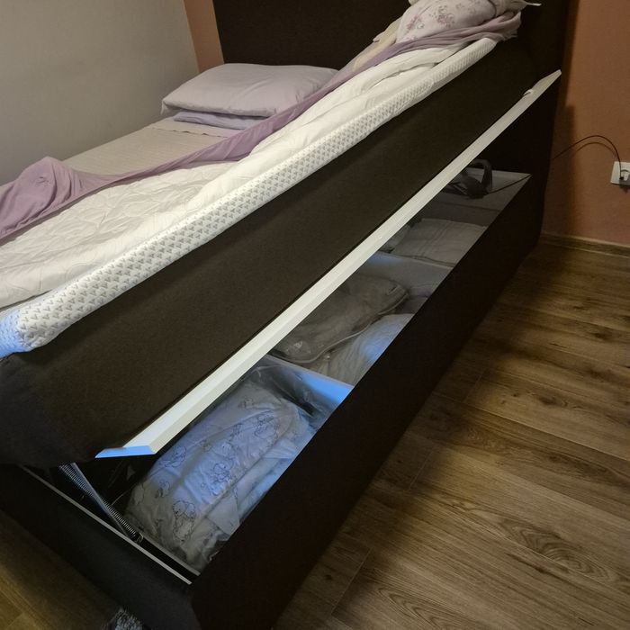 Vând pat matrimonial tapițat,  cu saltea ,somiera-lada de depozitare.