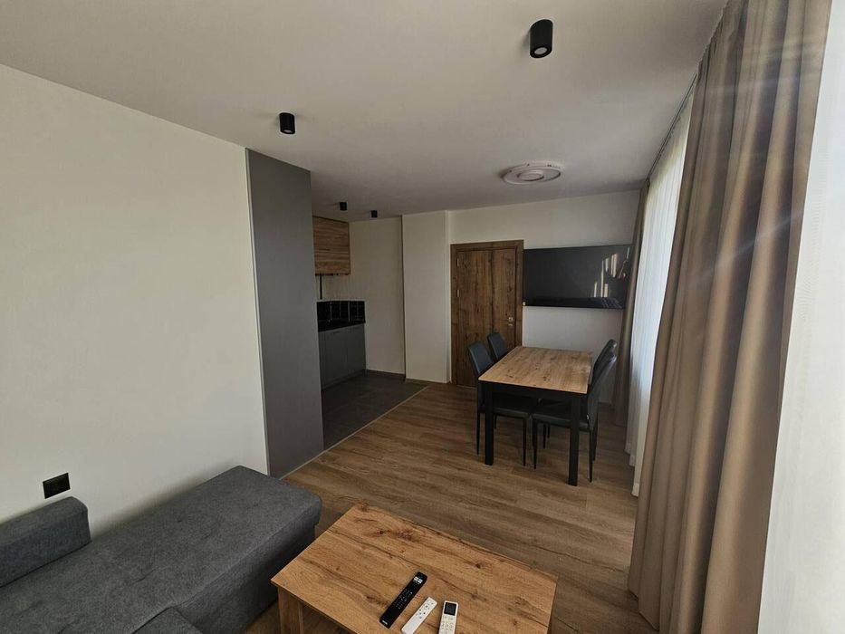 Дава се под наем Тристаен апартамент в Бургас, Меден рудник - зона А - 80 кв.м за 612 € - Снимка #2