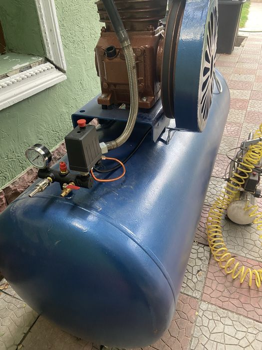 Компрессор 380v 500L