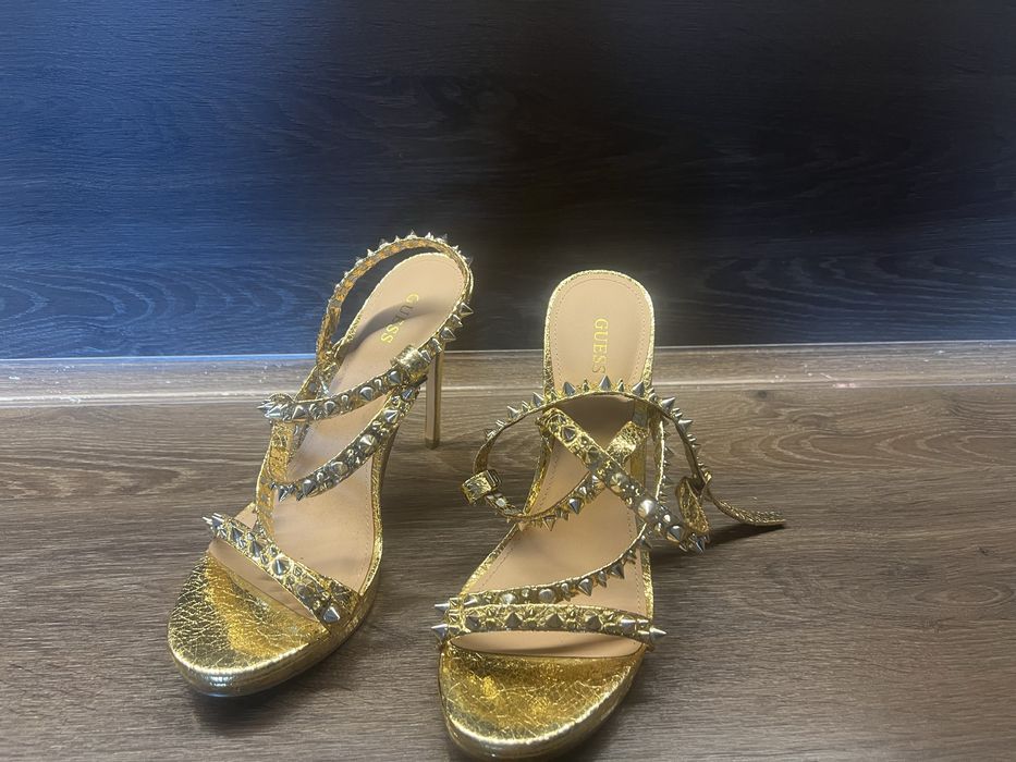 “Guess” отигинални сандали
