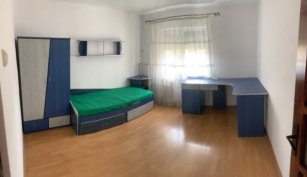 Apartament cu 3 dormitoare, Parcare, 2 bai, 1 balcon, decomandat,