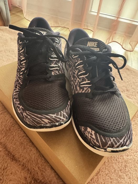 Маратонки  “Nike”.