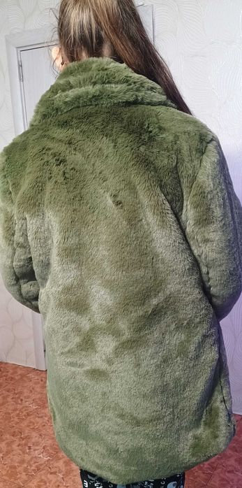 ЧИСТО НОВО зимно палто- масленозелено