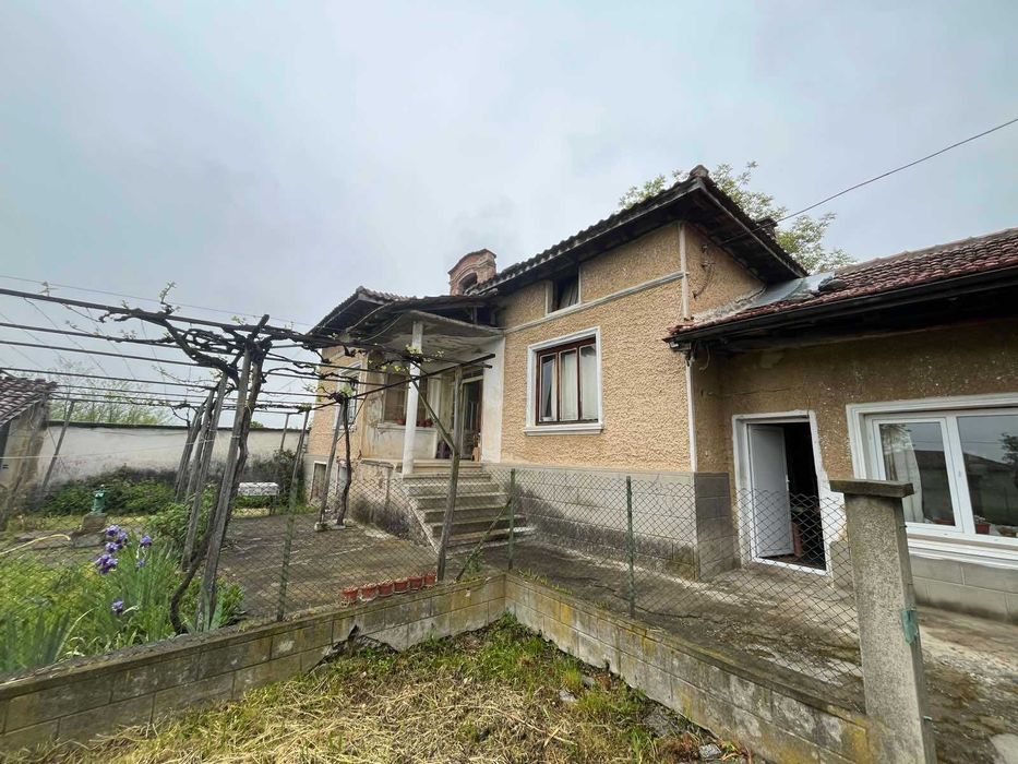 Къща в с. Тъжа с двор 1200 кв.м. – тиха локация и отличен потенциал