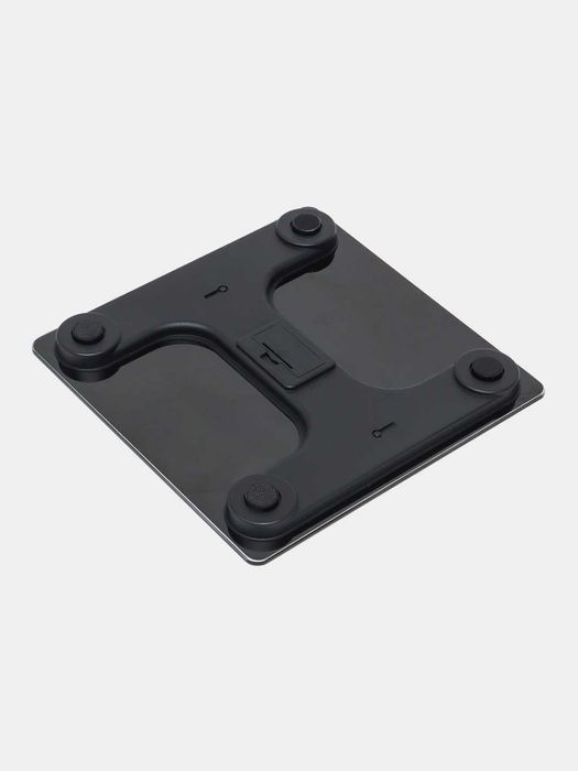 Oyoqlarida kamon tatuirovkalari bolgan porno yulduz