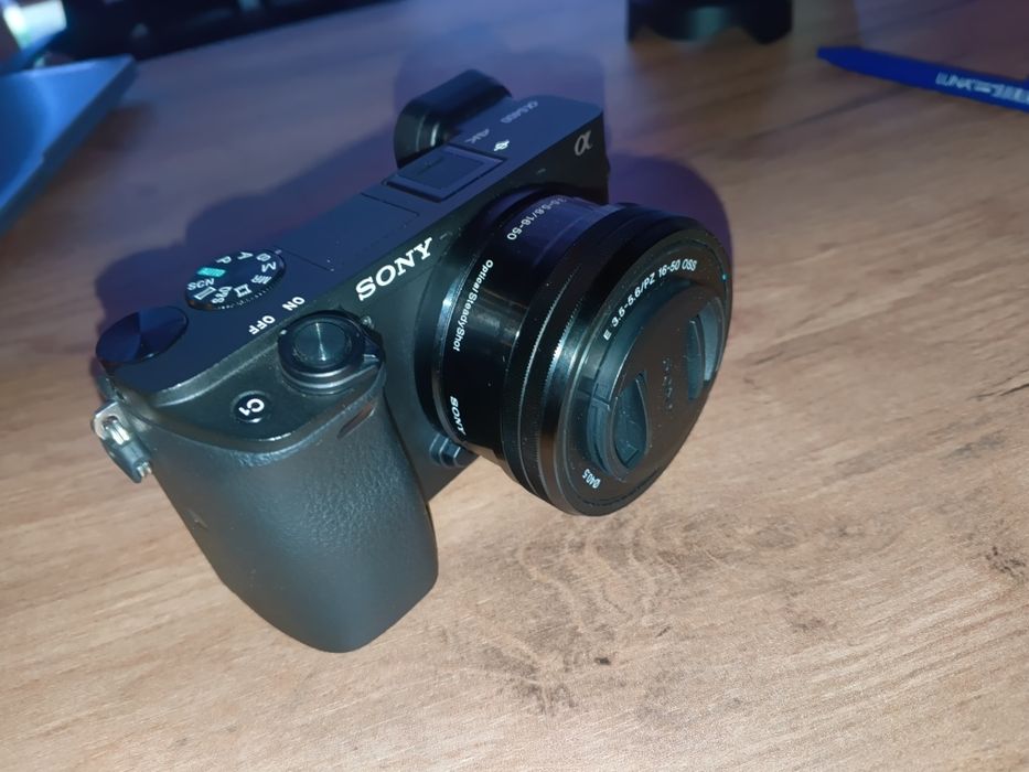 Продам камеру Sony A6400 + 10×20mm объектив