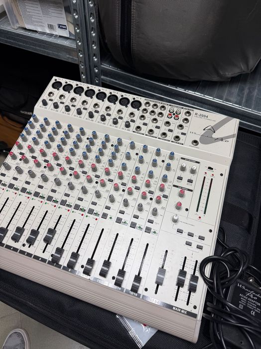 Wharfedale Pro R-2004 Професионален аналогов миксер