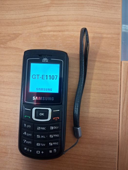 Telefon rar cu incarcare solara  Samsung  E1107