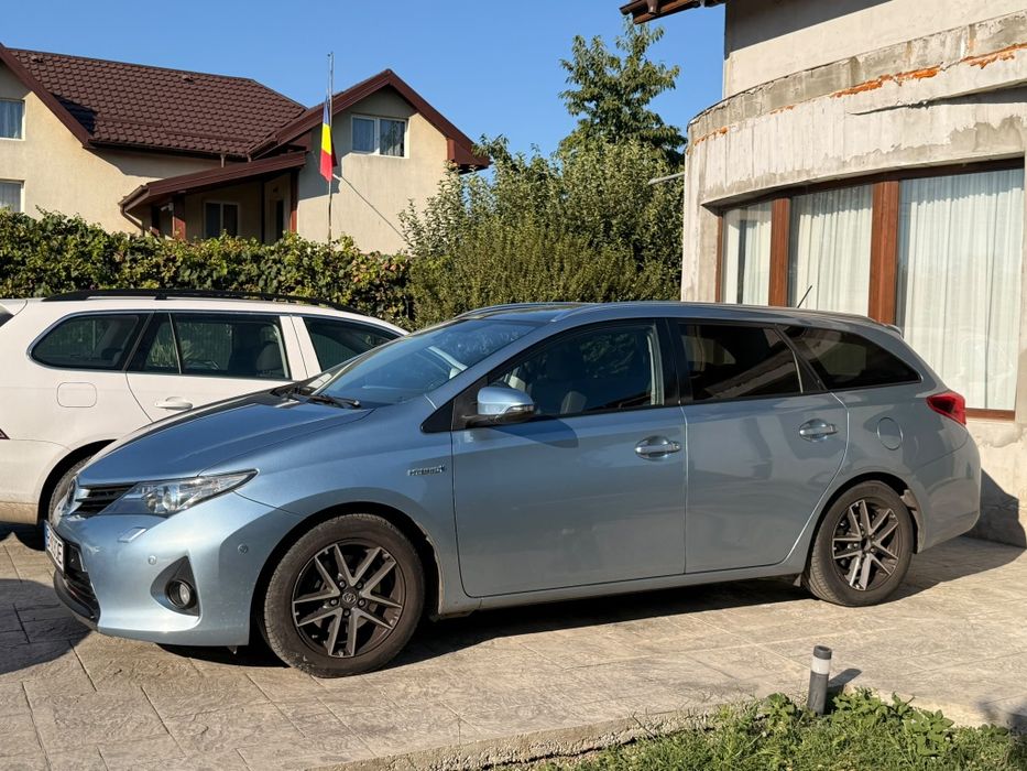 Toyota Auris hybrid 2014