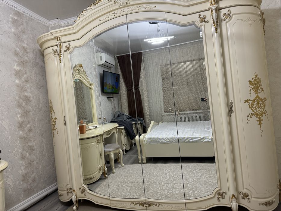 Спальный гарнитур