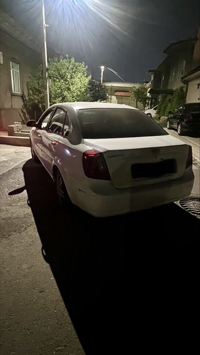 Ласетти 1,8 газлари бор минишга тайёр мошина удари йўқ.