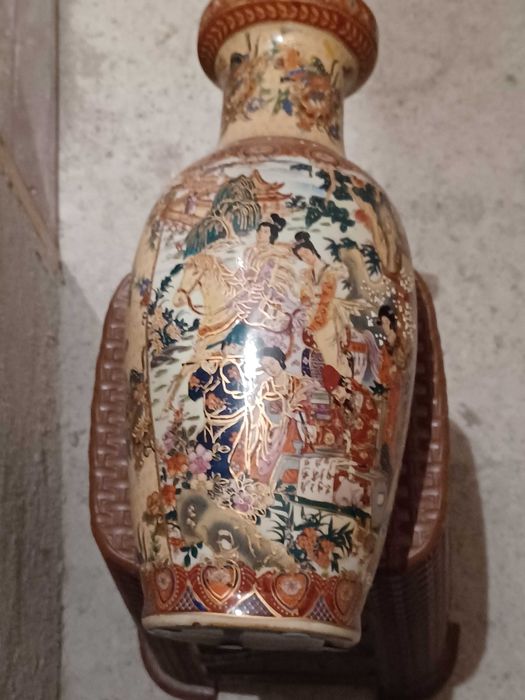 Ваза амфора с китайски интериор