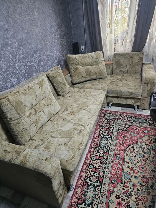Продам диван с креслом