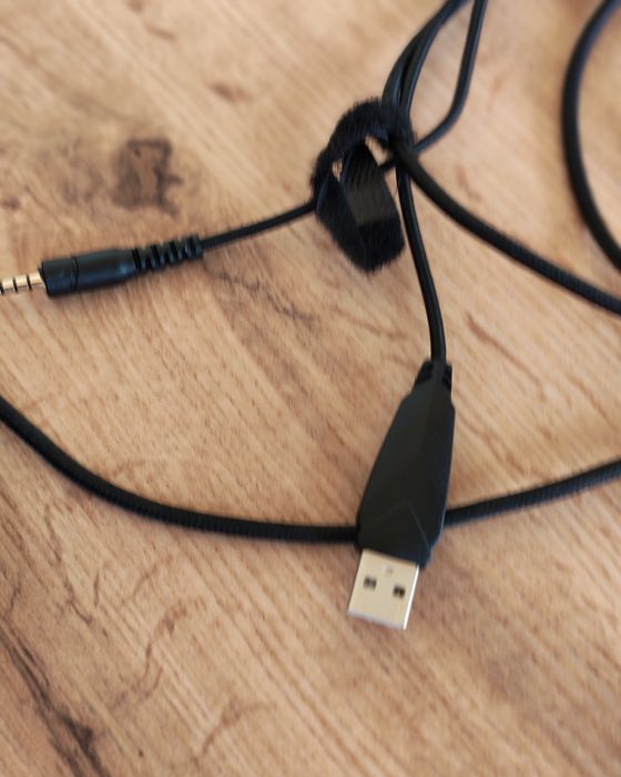 Casti gaming cu microfon