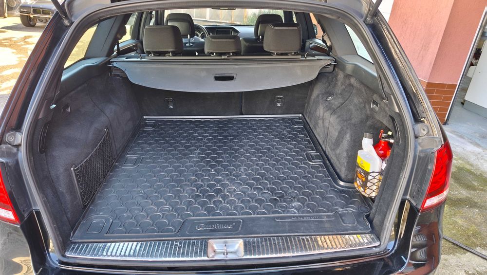 Продавам Mercedes Benz E 220 9-G