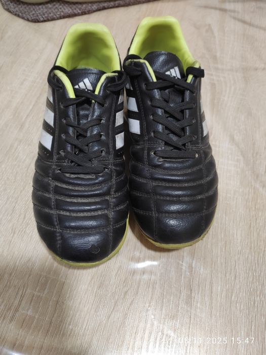 Теплые ботинки (кожанные) -33 разм,красовки с шипами для спорта 33 раз