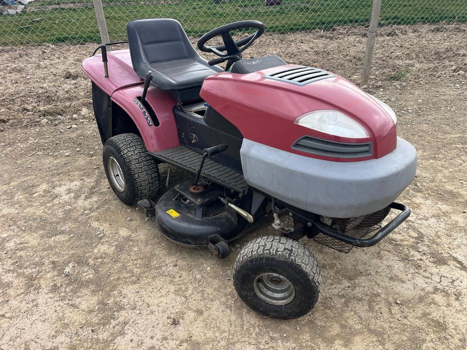 Tractoras gazon motor B&S 17,5 cai