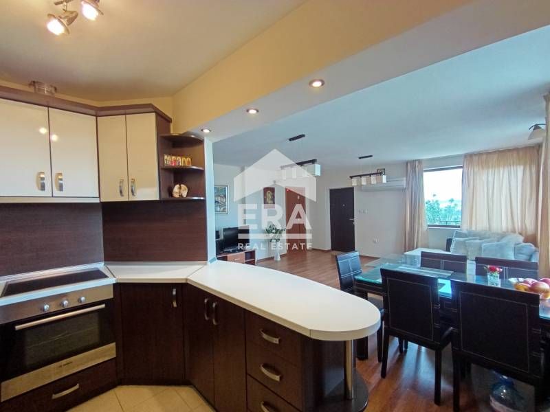 Къща на 3 километра от плажа и с изглед към залива на Слънчев Бряг